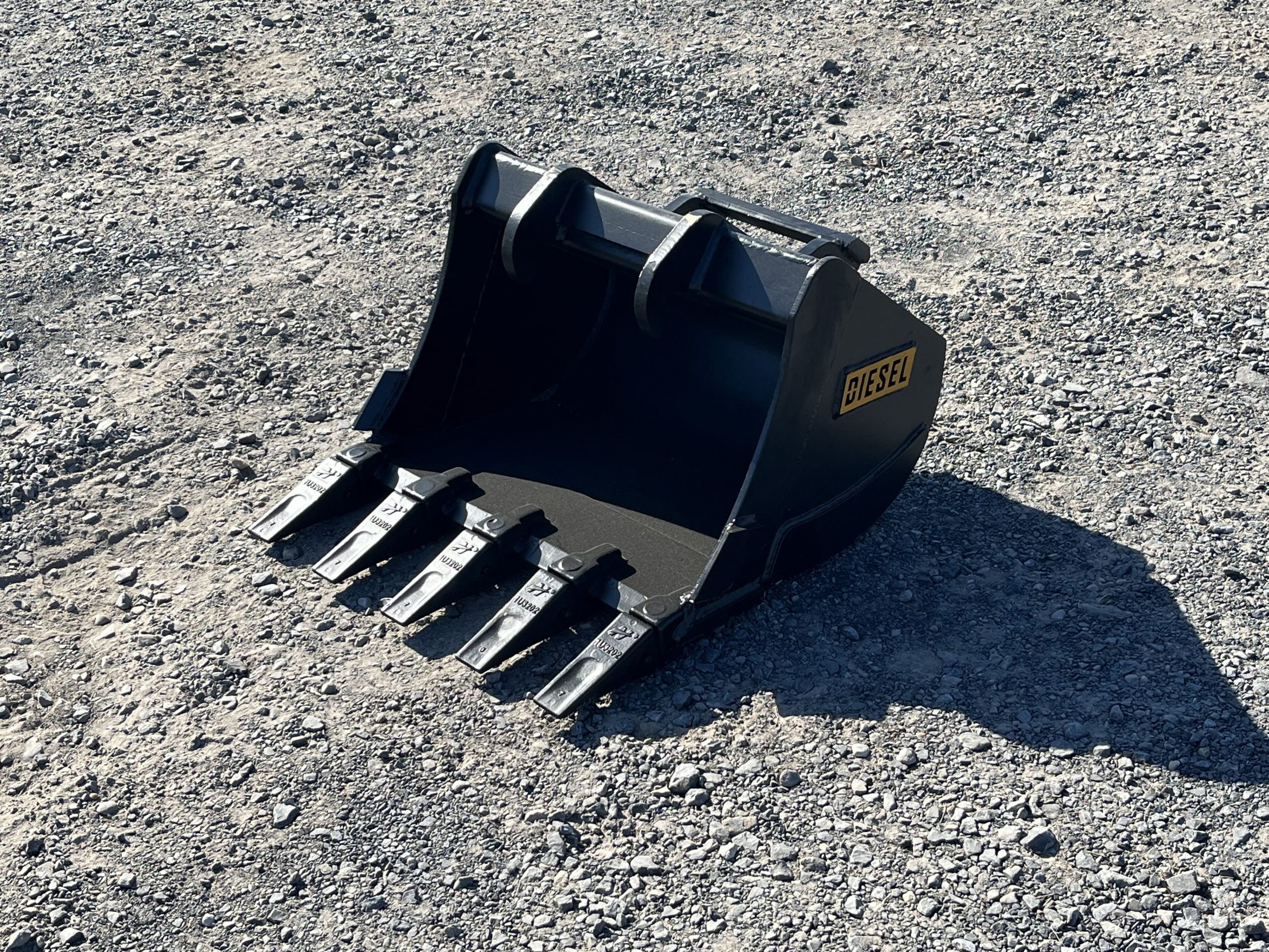 24" HD Tooth Bucket For Bobcat E35/MX3 - Image 7
