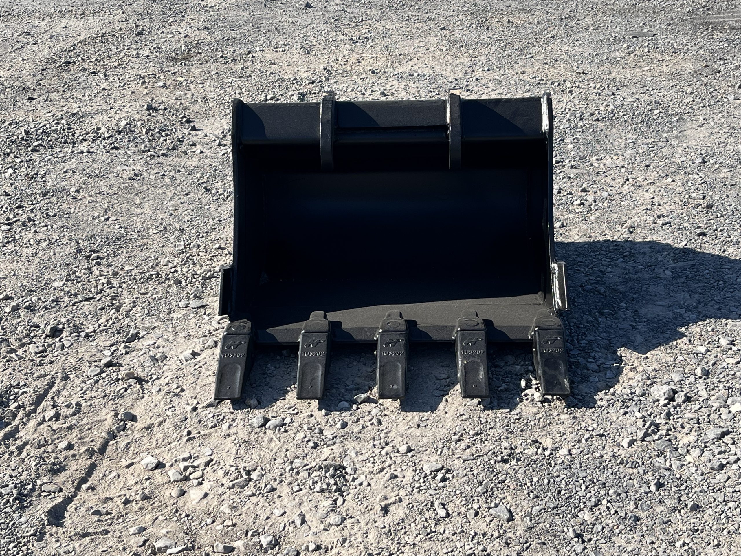 24" HD Tooth Bucket For Bobcat E35/MX3 - Image 8