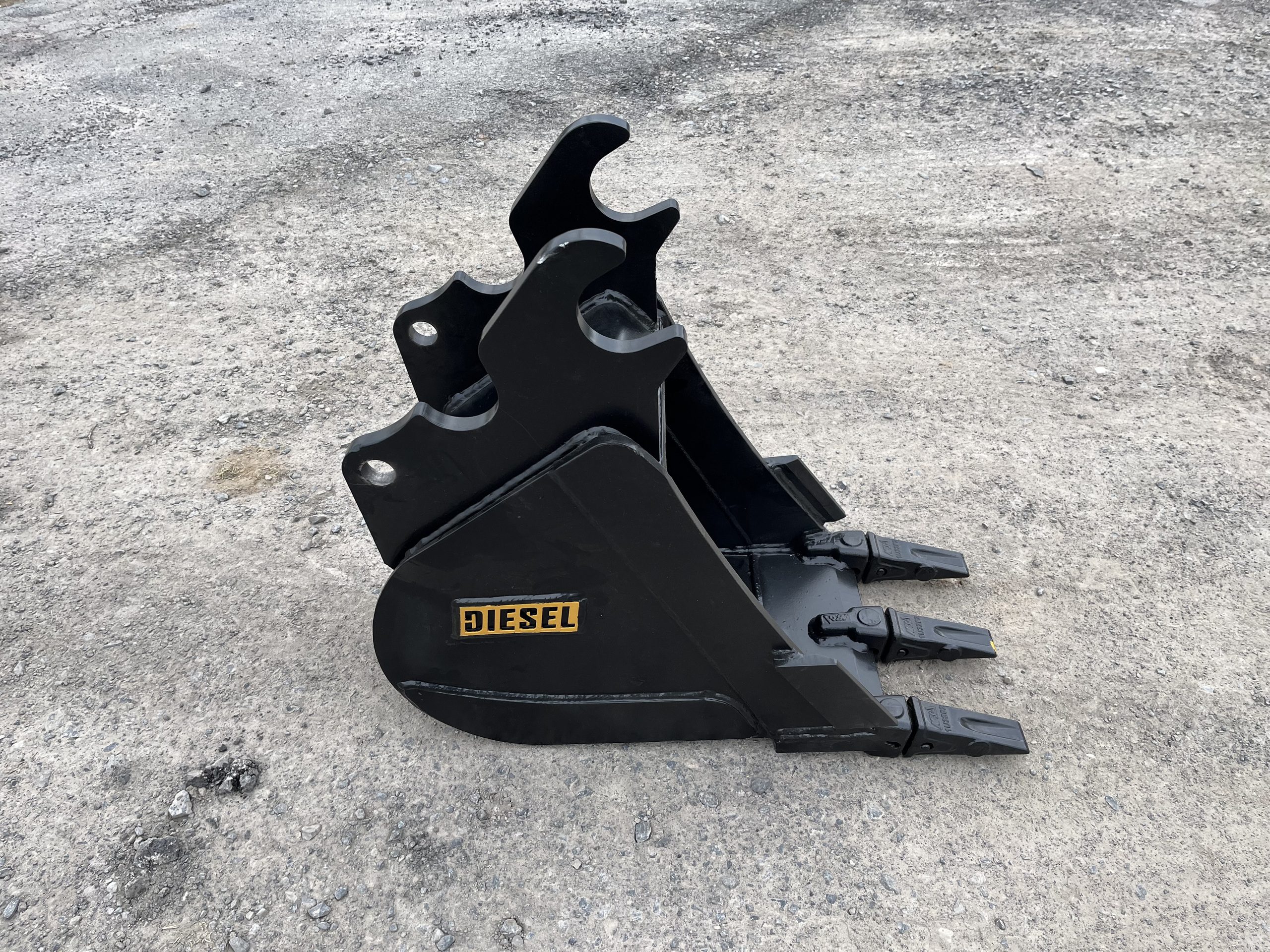 12" HD Tooth Bucket For Kubota K7870A Coupler - Image 2
