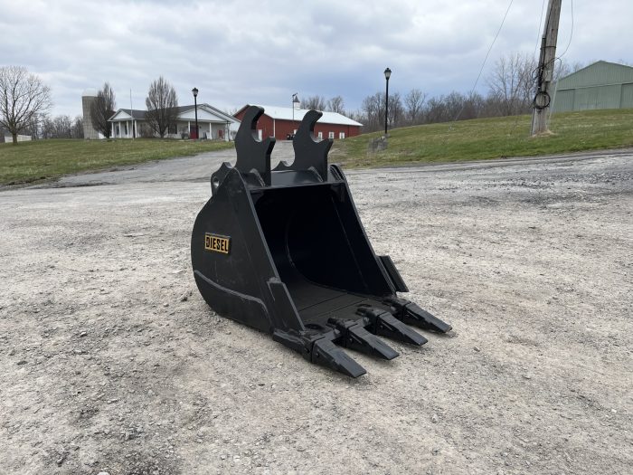 18" HD Tooth Bucket For Kubota K7875 Coupler