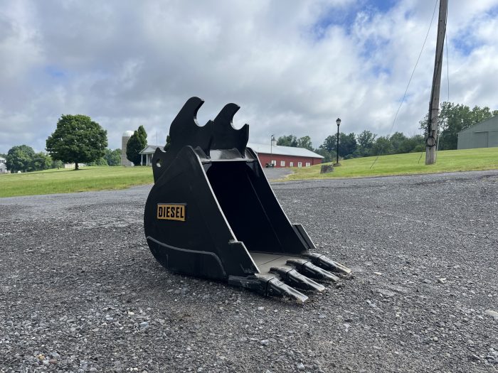 18" HD Tooth Bucket For Kubota K7915 Coupler