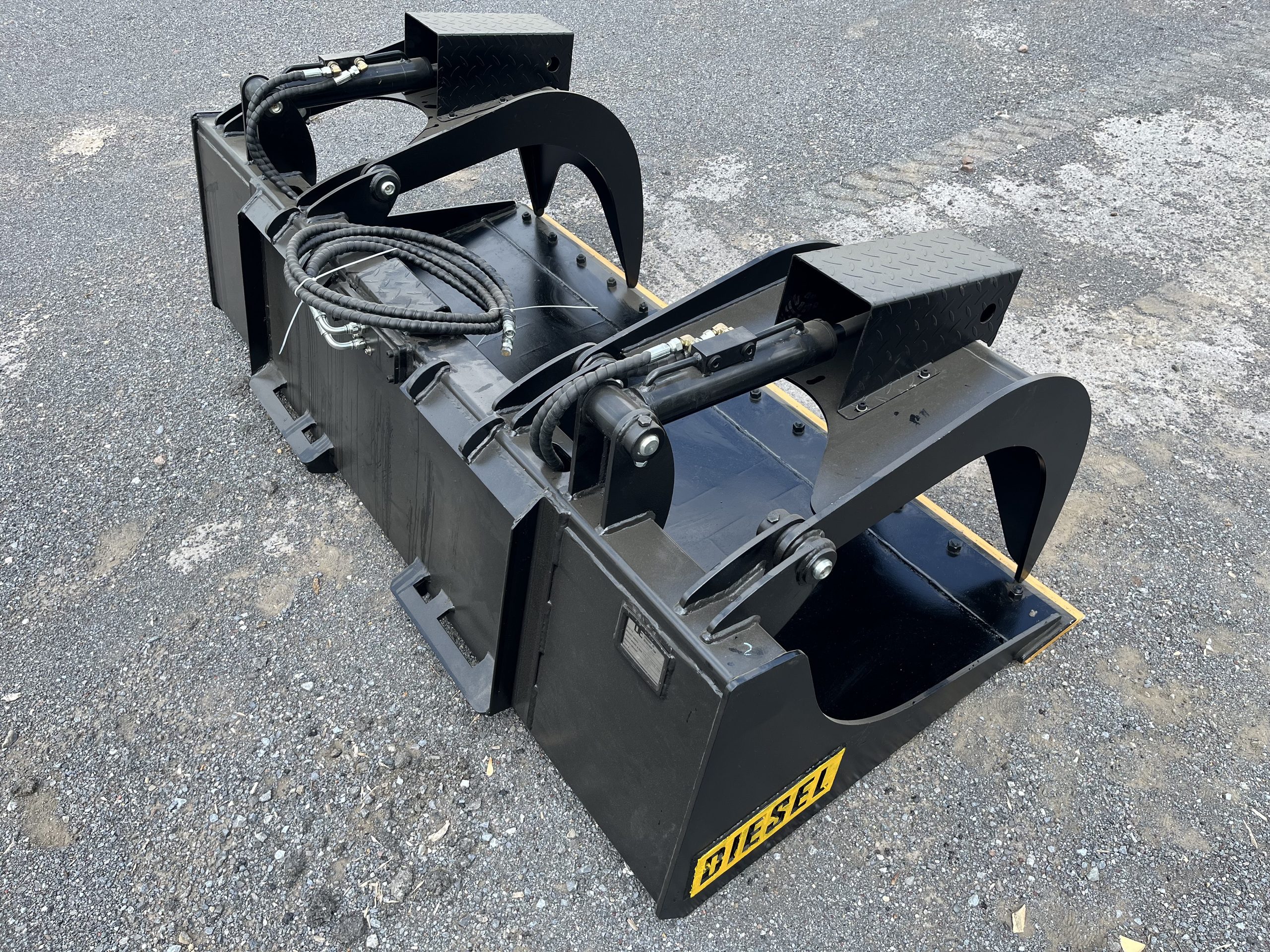 80" Heavy Duty Skid Steer Hydraulic Grapple Bucket - Image 4