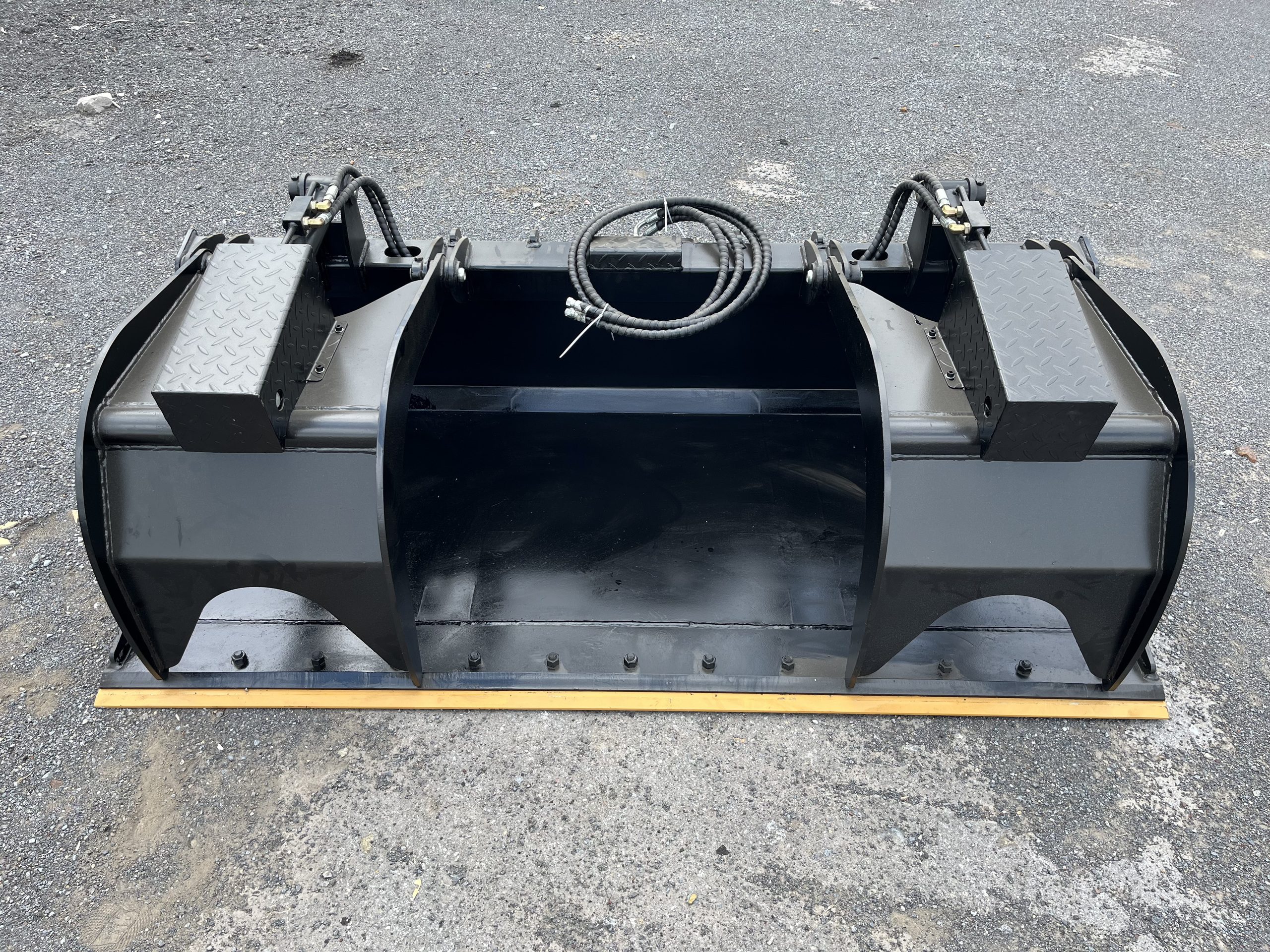 80" Heavy Duty Skid Steer Hydraulic Grapple Bucket - Image 8